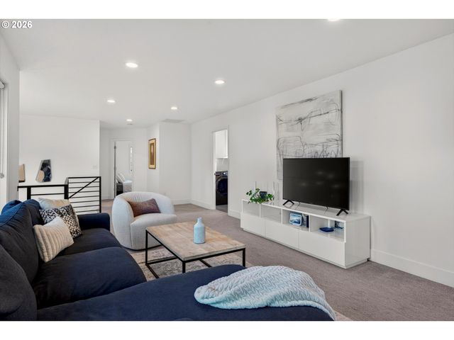 15986 PARKER Rd, Lake Oswego, OR 97035