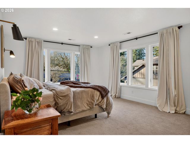 15986 PARKER Rd, Lake Oswego, OR 97035