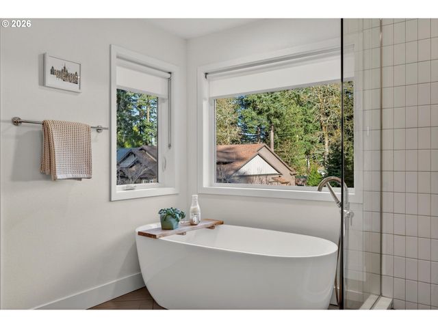 15986 PARKER Rd, Lake Oswego, OR 97035