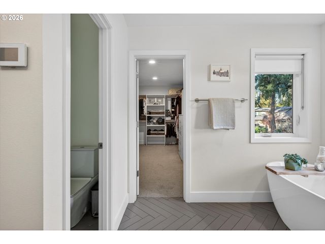 15986 PARKER Rd, Lake Oswego, OR 97035