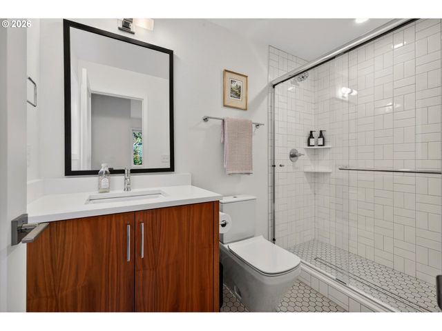 15986 PARKER Rd, Lake Oswego, OR 97035