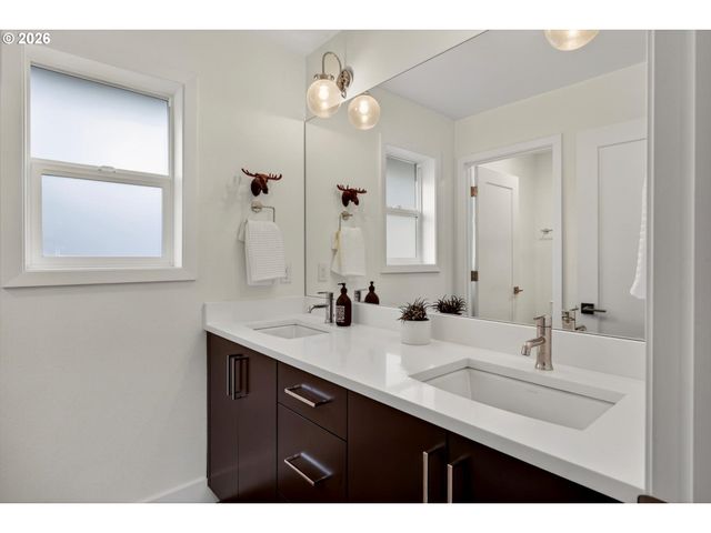 15986 PARKER Rd, Lake Oswego, OR 97035