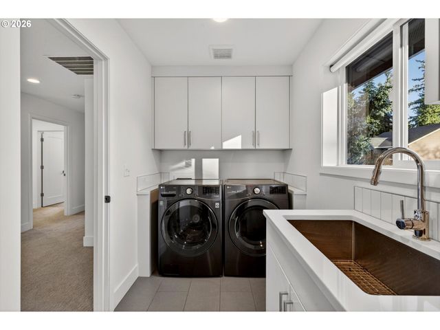 15986 PARKER Rd, Lake Oswego, OR 97035