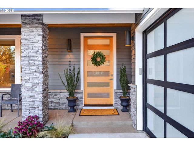 15986 PARKER Rd, Lake Oswego, OR 97035