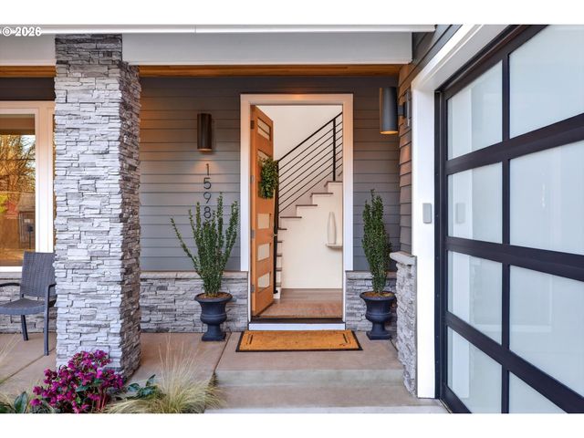 15986 PARKER Rd, Lake Oswego, OR 97035