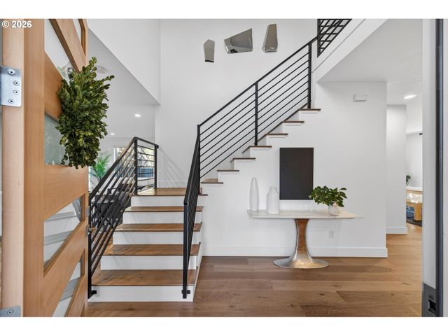 15986 PARKER Rd, Lake Oswego, OR 97035