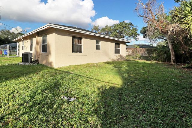 1722 NW 8th Court, Fort Lauderdale, FL 33311