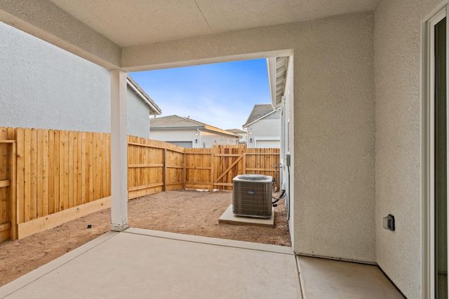 348 Peters Lane S, Madera, CA 93636