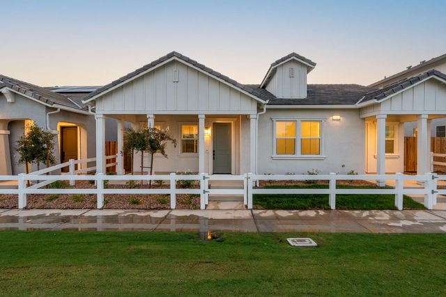 348 Peters Lane S, Madera, CA 93636