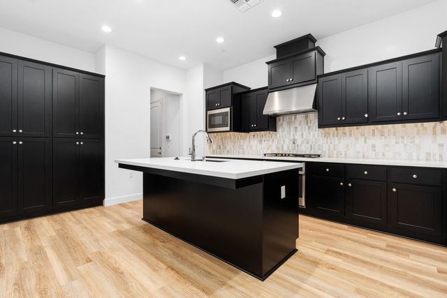 348 Peters Lane S, Madera, CA 93636