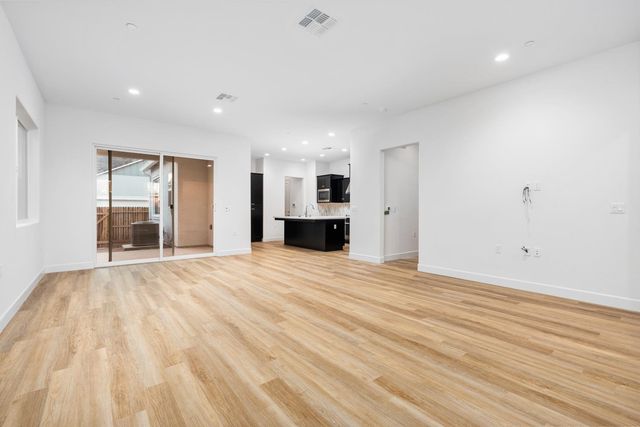 348 Peters Lane S, Madera, CA 93636