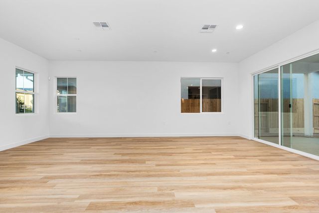 348 Peters Lane S, Madera, CA 93636