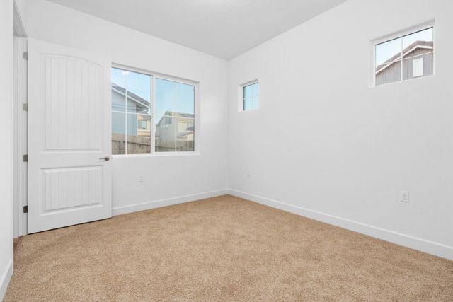 348 Peters Lane S, Madera, CA 93636