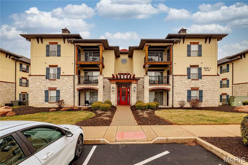 532 Bordeaux Way, St Peters, MO 63376