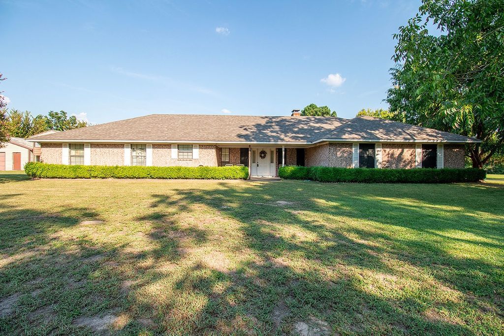 1000 N Waldrip Street, Grand Saline, TX 75140