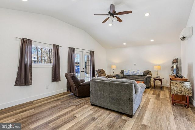 171 LONGSTREET DR, Gettysburg, PA 17325