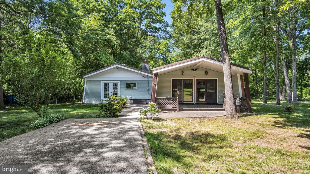 171 LONGSTREET DR, Gettysburg, PA 17325