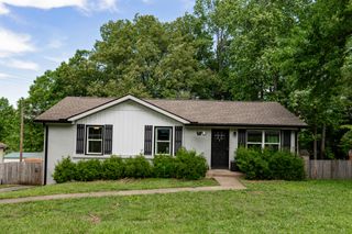 549 Briarwood Dr, Clarksville, TN 37040