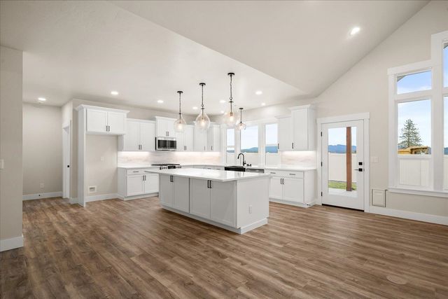 18069 N Morton Ct, Colbert, WA 99005