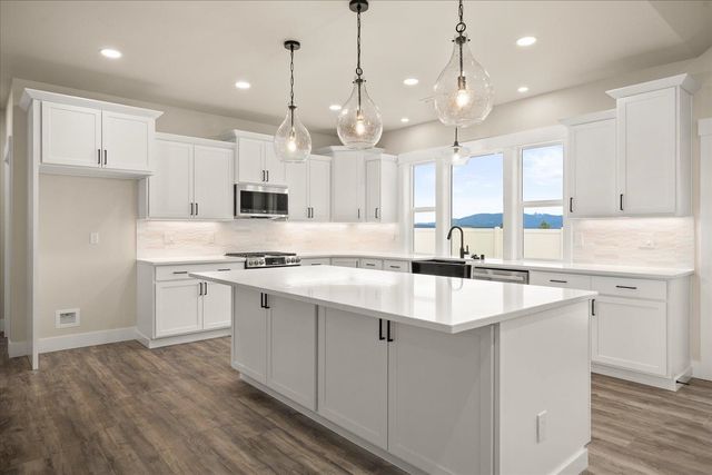 18069 N Morton Ct, Colbert, WA 99005