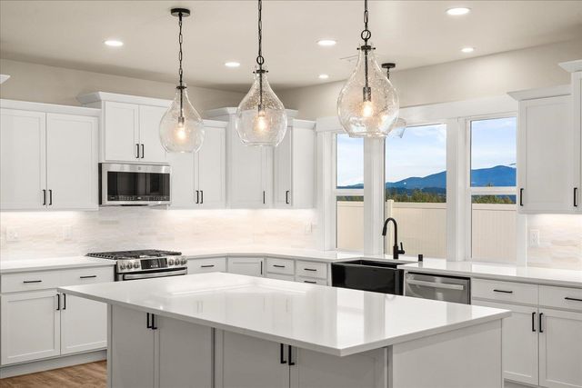 18069 N Morton Ct, Colbert, WA 99005