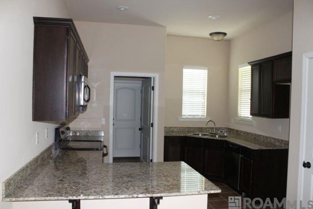 37237 Market Place Dr, Prairieville, LA 70769