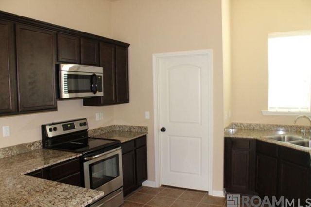 37237 Market Place Dr, Prairieville, LA 70769