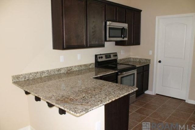 37237 Market Place Dr, Prairieville, LA 70769