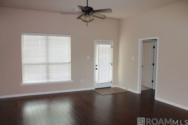 37237 Market Place Dr, Prairieville, LA 70769