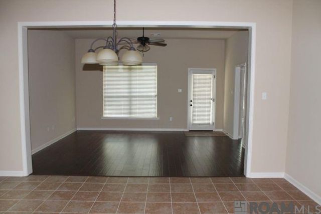 37237 Market Place Dr, Prairieville, LA 70769