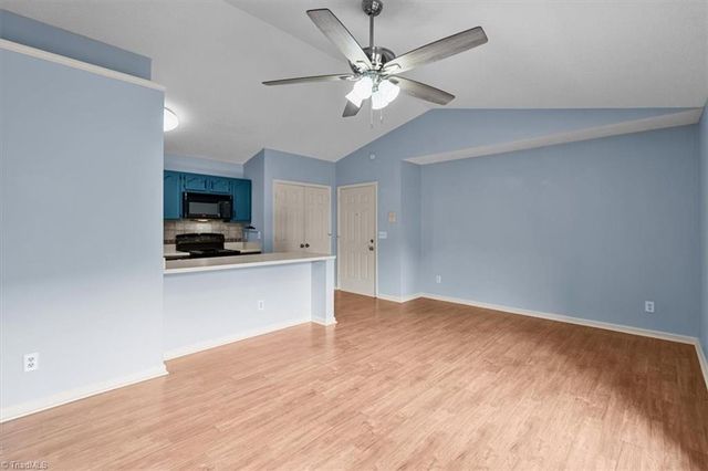 3701 Cotswold Terrace 7-K, Greensboro, NC 27410
