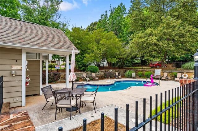3701 Cotswold Terrace 7-K, Greensboro, NC 27410