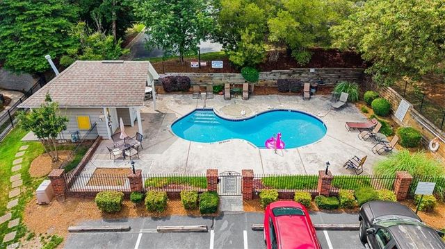3701 Cotswold Terrace 7-K, Greensboro, NC 27410
