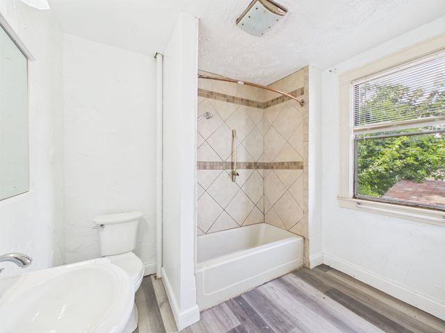 1055 19th St, Huntington, WV 25701