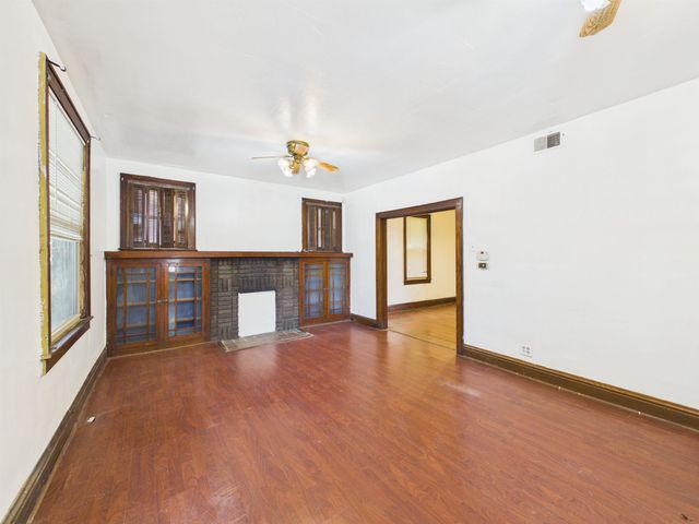 1055 19th St, Huntington, WV 25701
