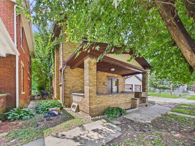 1055 19th St, Huntington, WV 25701