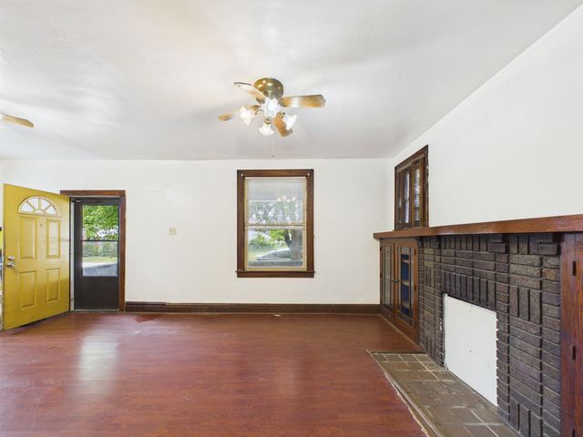 1055 19th St, Huntington, WV 25701