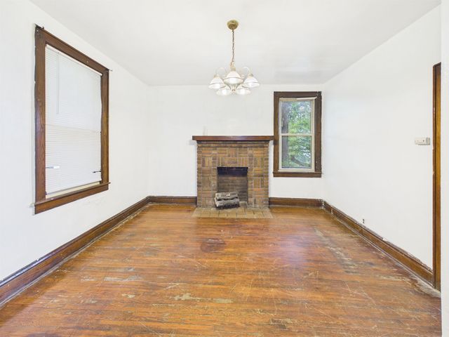 1055 19th St, Huntington, WV 25701
