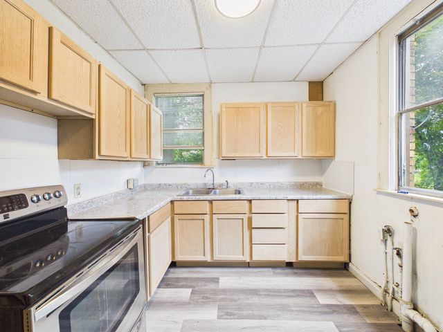 1055 19th St, Huntington, WV 25701