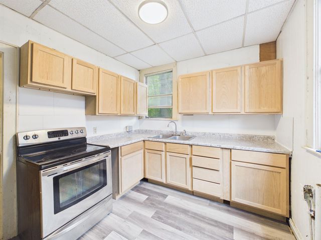 1055 19th St, Huntington, WV 25701