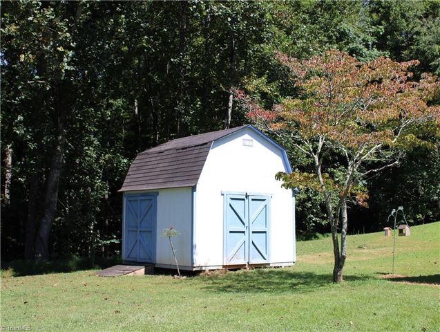 731 Indian Grove Church Road, Mount Airy, NC 27030