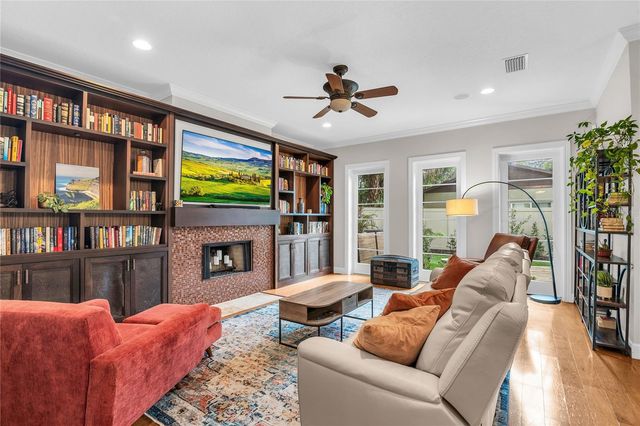 18 CELIA LANE, Orlando, FL 32803