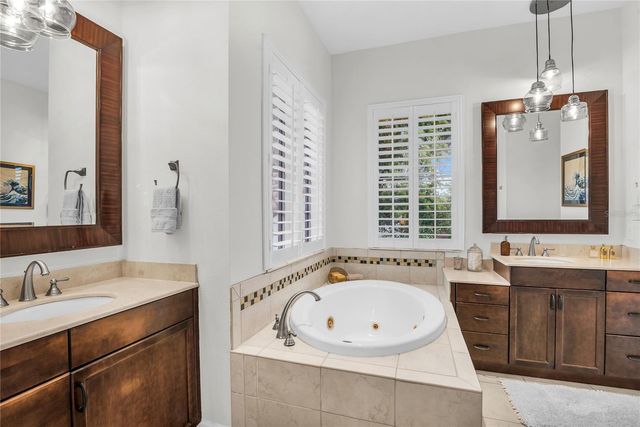 18 CELIA LANE, Orlando, FL 32803