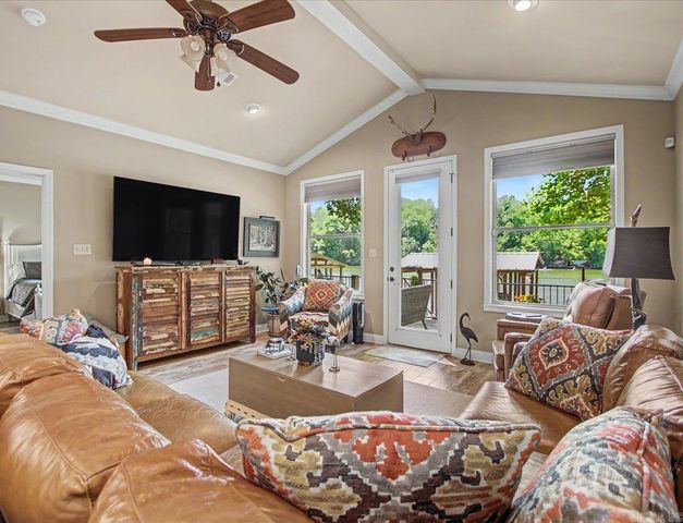 1624 Treasure Isle Rd, Hot Springs, AR 71913