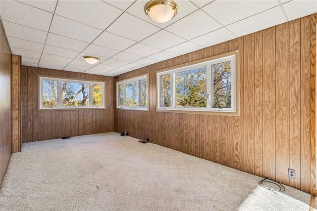 159 26th St NW, Cedar Rapids, IA 52405