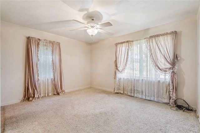 159 26th St NW, Cedar Rapids, IA 52405