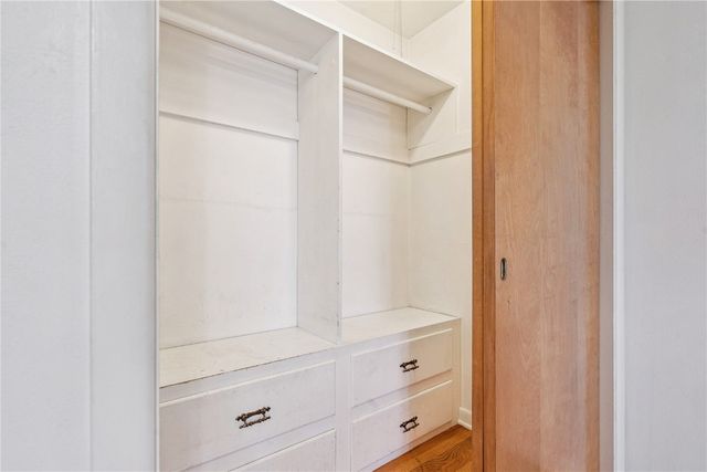 159 26th St NW, Cedar Rapids, IA 52405