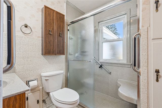 159 26th St NW, Cedar Rapids, IA 52405