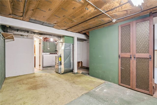 159 26th St NW, Cedar Rapids, IA 52405