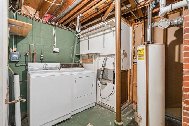 159 26th St NW, Cedar Rapids, IA 52405